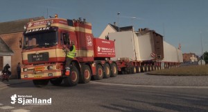 Web-TV: Lastbiler transporter gigantiske broelementer