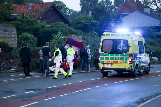 En 4-årig dreng blev lørdag aften fløjet til Rigshospitalets Traumecenter efter et færdsesluheld i Holbæk. Foto: Michael Johannessen.