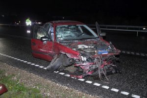 Spritbilist kørte ind i autoværnet