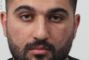 Politiet efterlyser denne mand – blev befriet fra psykiatrisk afdeling