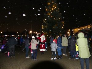 Børnene hjalp med at tænde juletræet i Høje-Taastrup