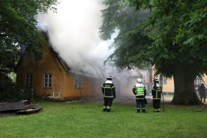 Lyn slog ned og startede brand