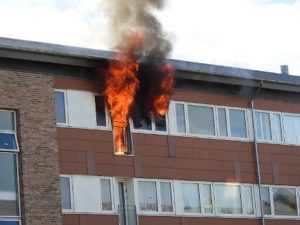 Voldsom brand i lejlighed
