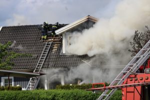 Havde brugt ukrudtsbrænder: Trævilla voldsomt skadet efter brand