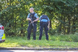 Stor politiaktion efter melding om mand med våben