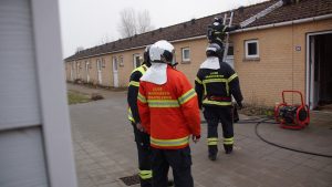Ung mand slog alarm: Sort røg fra 83-årigs bolig