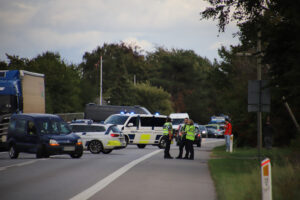 Bil og motorcykel stødte sammen