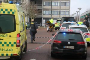 Mand dræbt med knivstik – to mænd varetægtsfængslet