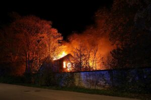 Brand i nedlagt ejendom