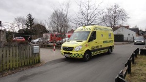 Fik hånd i klemme i dør