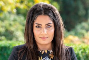 Anahita Malakians stopper efter “naziburger”-artikel og hærværk