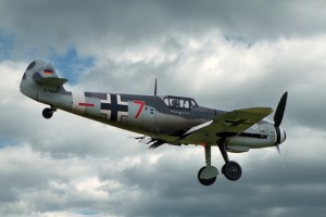 Krigsfly nødlander på mark