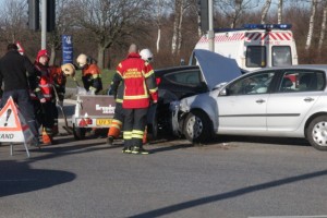 En person på sygehuset efter færdselsuheld