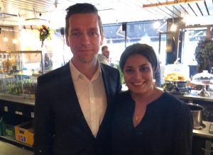 Minister støtter op om Anahita Malakians efter “naziburger”-artikel