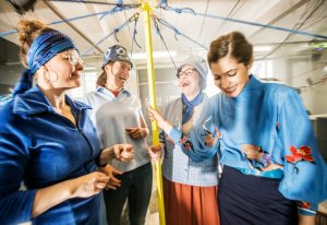Teaterforestilling om kvinder i tre generationer