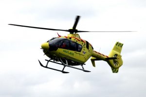 48-årig stukket med kniv i halsen
