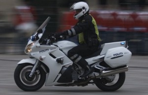 politi-motorcykel-v2-foto-Wikimedia-Commons-Heb