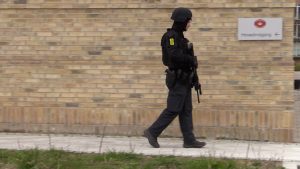 Bevæbnet politi jagtede mand med gevær