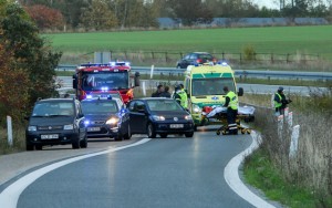 Solouheld på Holbækmotorvejen – bil endte på taget