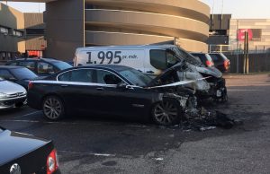 Biler sat i brand ved storcenter