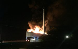 Voldsom brand i lager