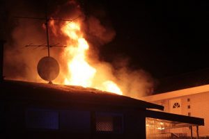 Aske fra brændeovn skyld i brand