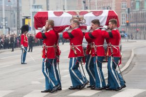 Se billederne: Prins Henrik bisat fra Christiansborg Slotskirke