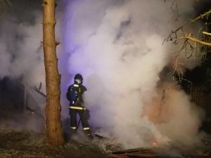 Brandfolk forhindrede ild i at få fat i sommerhus