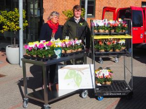 Fik blomster i anledning af Dronningens 80 års fødselsdag