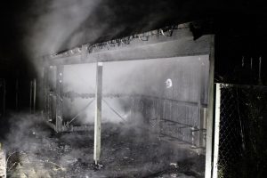 Brand i cykelskur