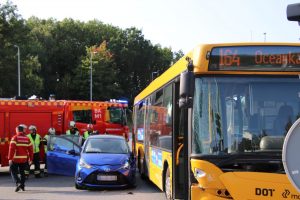Bus og bil i uheld