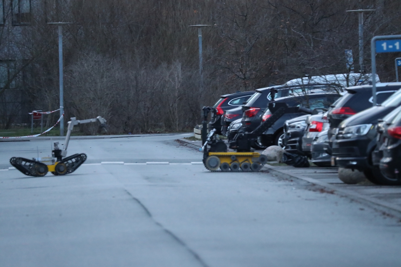 Bombe-drama: Beboere Evakueret Og Bombeeksperter Tilkaldt – Netavisen ...