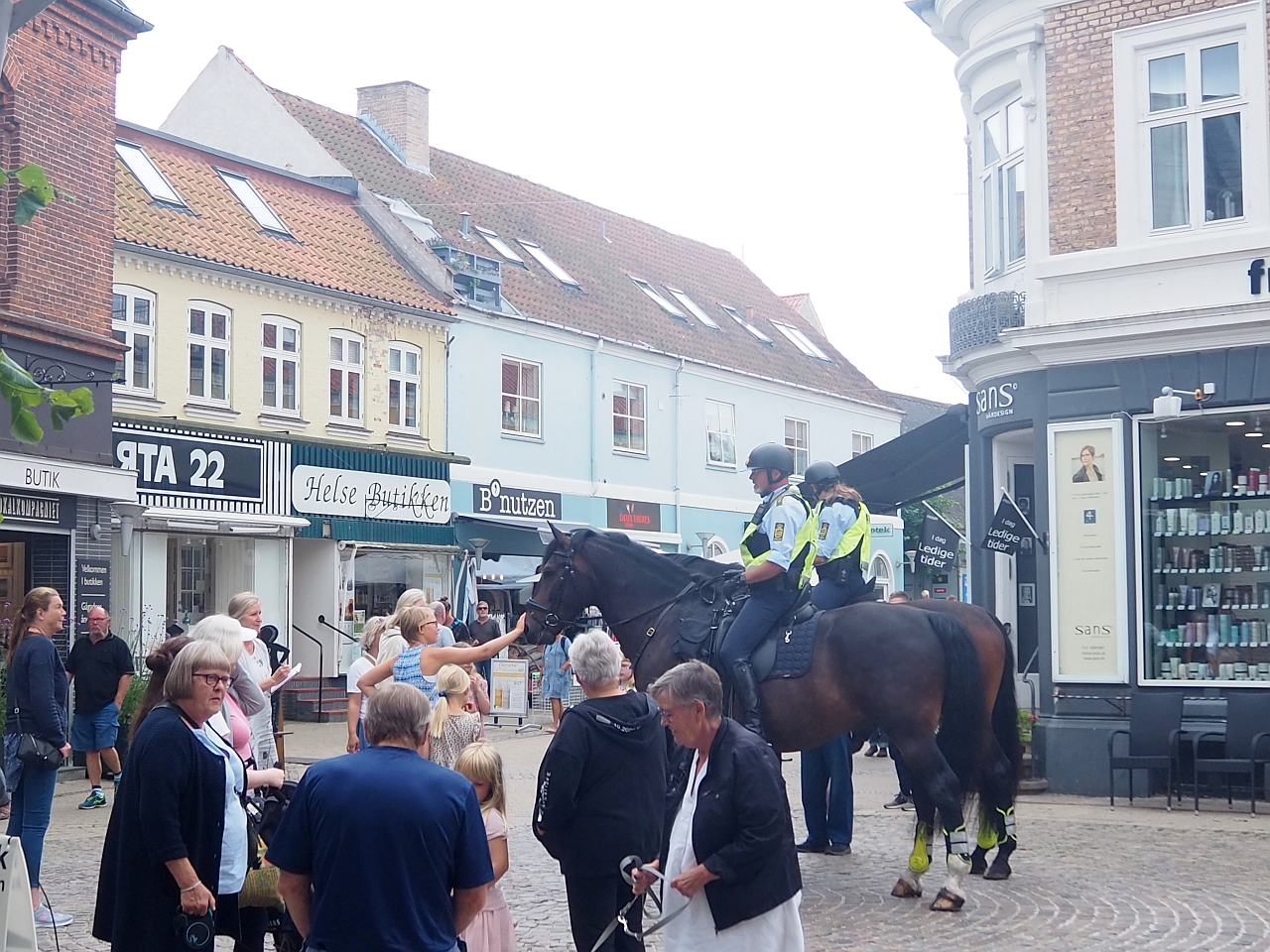 Se Billederne: Politi Til Hest I Nykøbing Sjælland – Netavisen Sjælland