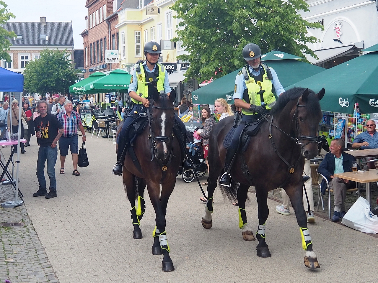 Se Billederne: Politi Til Hest I Nykøbing Sjælland – Netavisen Sjælland