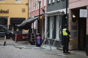 Bombe eksploderede foran natklub