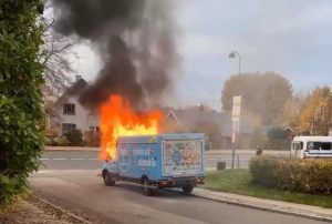 Brand i Hjem-Is-bil