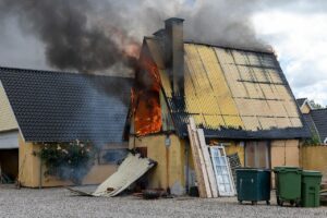 Voldsom brand i fyrhus