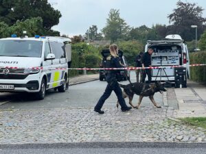 Politiet massivt tilstede på villavej – undersøger mistænkeligt forhold