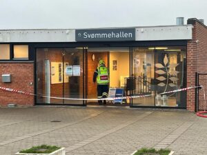 Svømmehal evakueret efter klorudslip