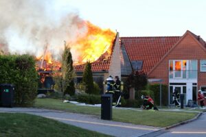 Villa udbrændte i voldsom brand