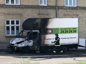 Flyttebil brød i brand