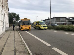 Kvinde ramt af bus