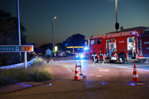 Lastbil rammer bil – en person omkommet