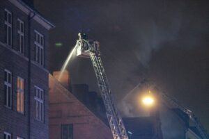 Kraftig tagbrand på Vesterbro