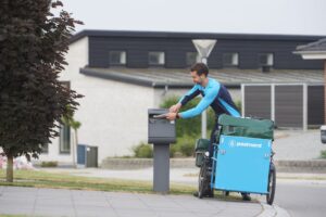 Stopper postomdeling og fyrer 1500 medarbejdere