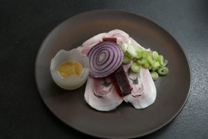 Rullepølse trækkes tilbage efter listeria fund