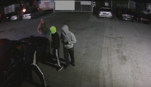Politiet efterlyser fire mænd for bilbrand i Brøndby