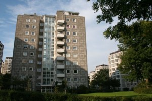 Før stormen rammer: Beboere evakueres fra Bellahøjhusene