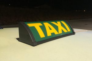 Taxachauffør snydt – kunde sigtet for bedrageri