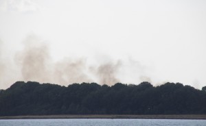 Brand i mejetærsker og mark på Orø